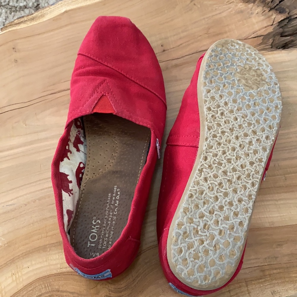 Toms - Picture 3 of 3